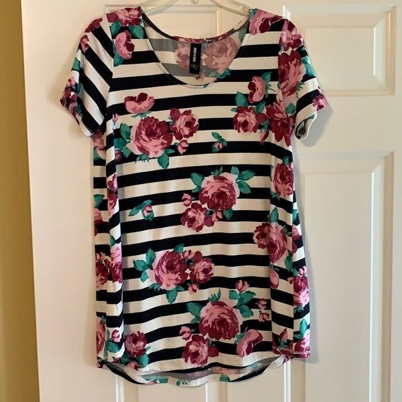 Small Agnes and Dora short sleeve top - Picture 1 of 5